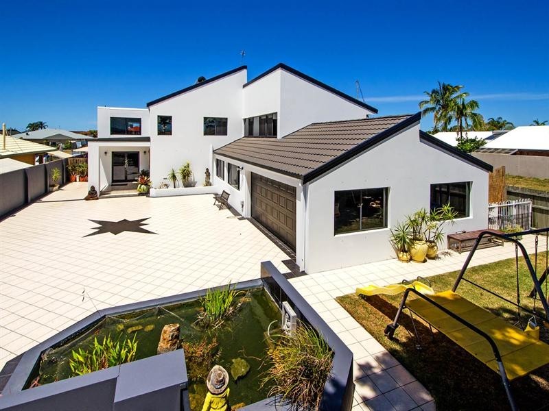 37 Oxley Drive, Paradise Point QLD 4216