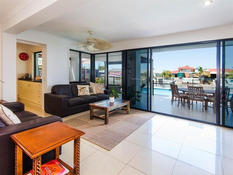 37 Oxley Drive, Paradise Point QLD 4216