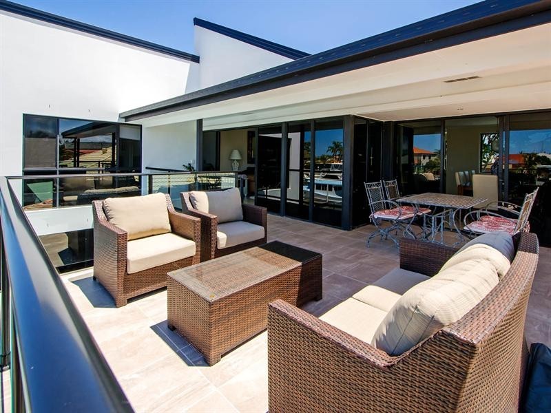 37 Oxley Drive, Paradise Point QLD 4216