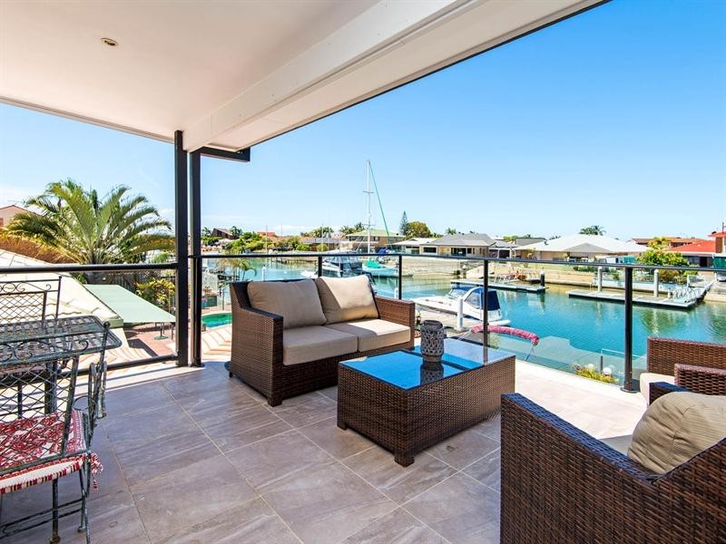 37 Oxley Drive, Paradise Point QLD 4216