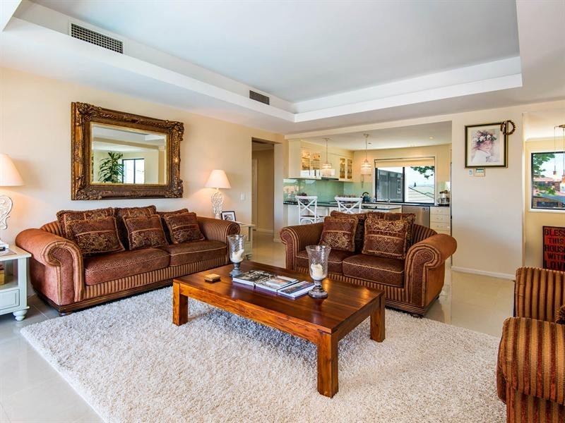 37 Oxley Drive, Paradise Point QLD 4216