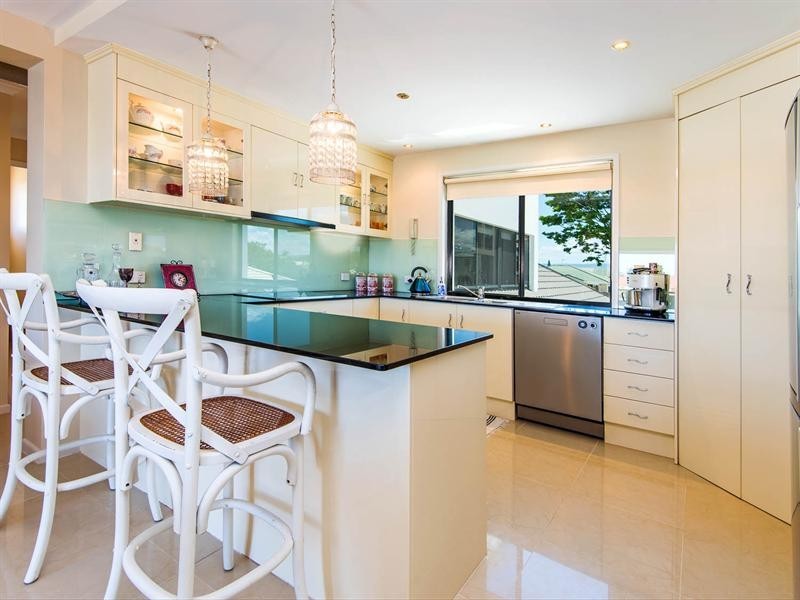 37 Oxley Drive, Paradise Point QLD 4216