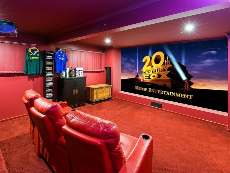 37 Oxley Drive, Paradise Point QLD 4216