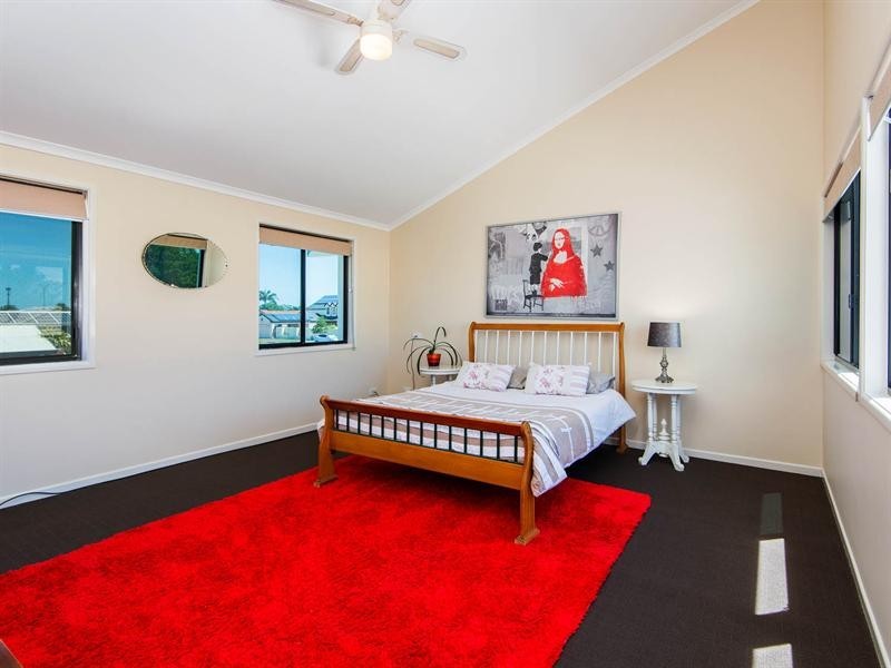 37 Oxley Drive, Paradise Point QLD 4216