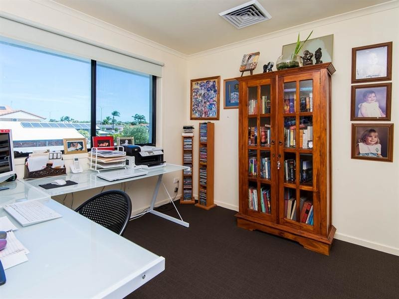 37 Oxley Drive, Paradise Point QLD 4216