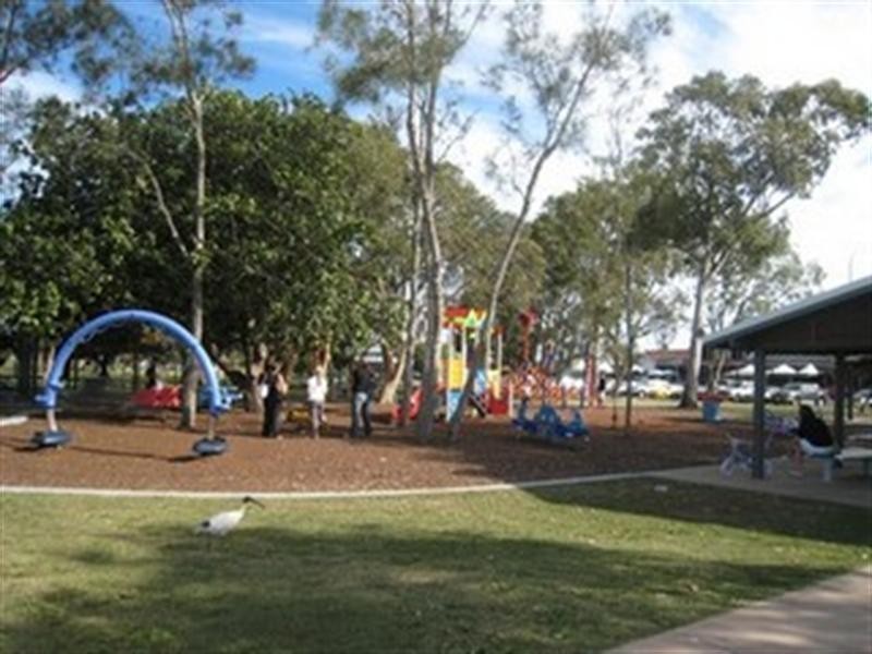 14 Victor Avenue, Paradise Point QLD 4216