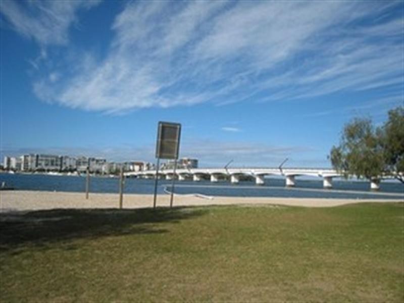 14 Victor Avenue, Paradise Point QLD 4216