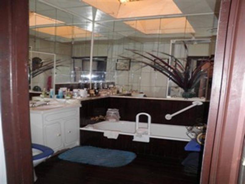 14 Victor Avenue, Paradise Point QLD 4216