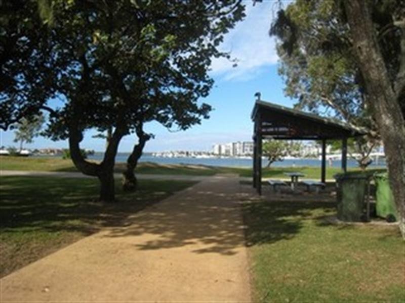 14 Victor Avenue, Paradise Point QLD 4216