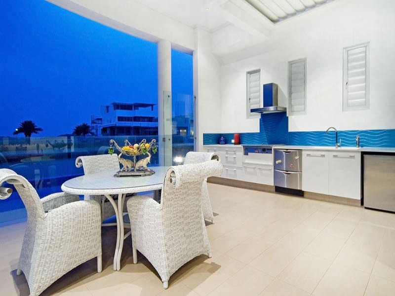 Paradise Point QLD 4216