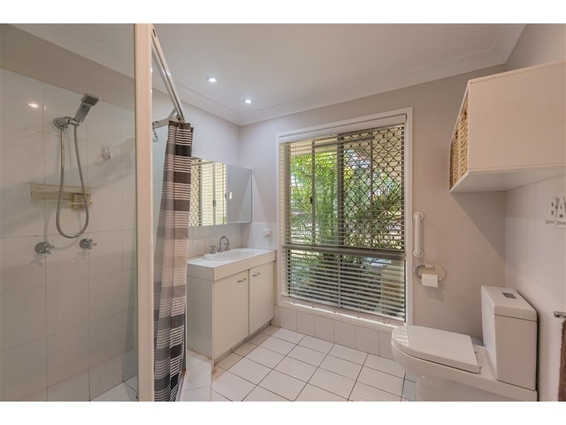 1 Crampton Court, Parkwood QLD 4214