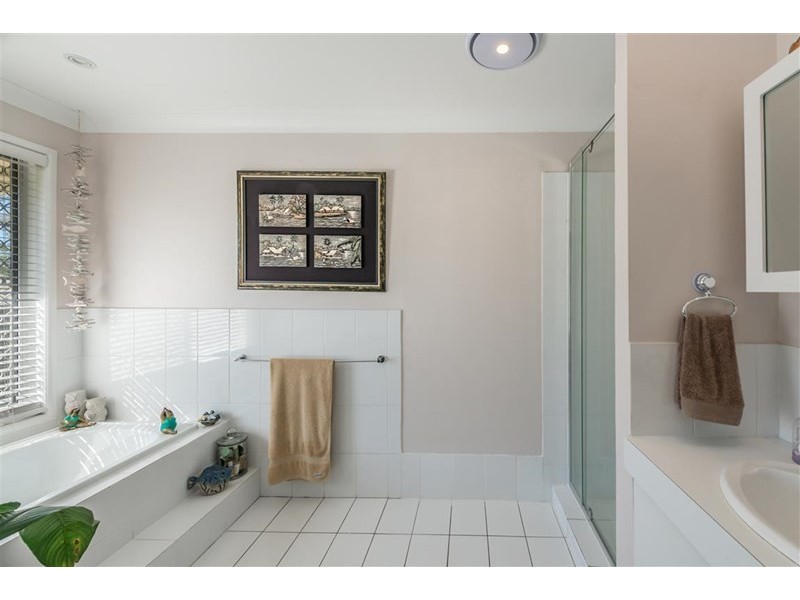 1 Crampton Court, Parkwood QLD 4214