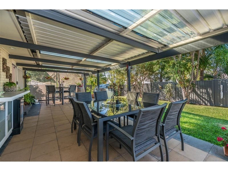 1 Crampton Court, Parkwood QLD 4214