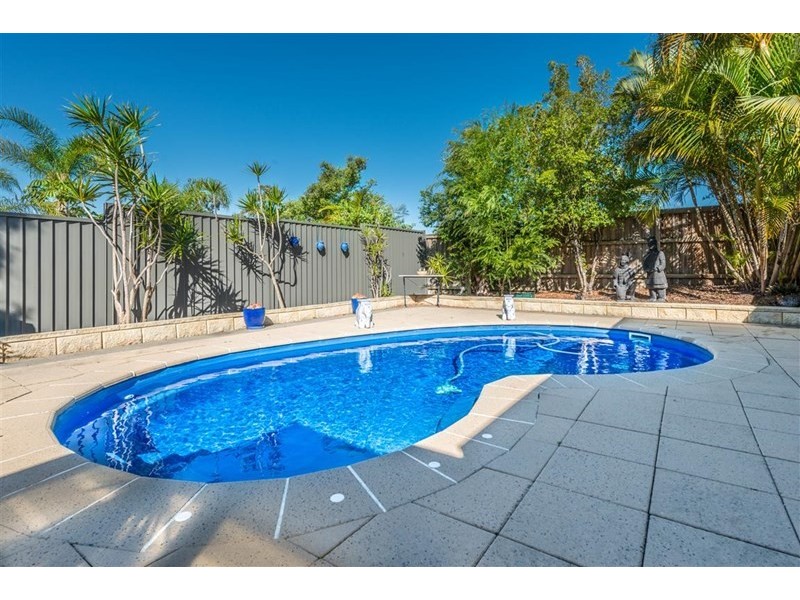 1 Crampton Court, Parkwood QLD 4214