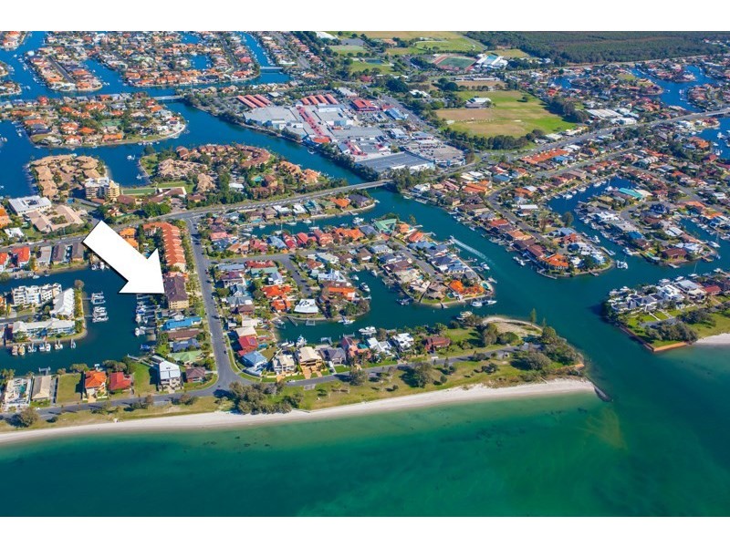 2/14-18 Jennifer Avenue, Runaway Bay QLD 4216