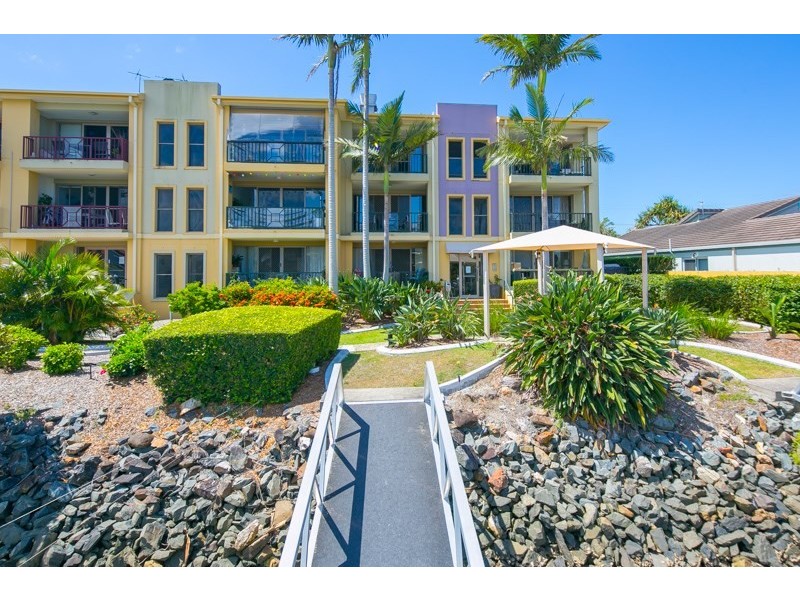 2/14-18 Jennifer Avenue, Runaway Bay QLD 4216