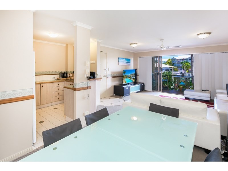 2/14-18 Jennifer Avenue, Runaway Bay QLD 4216