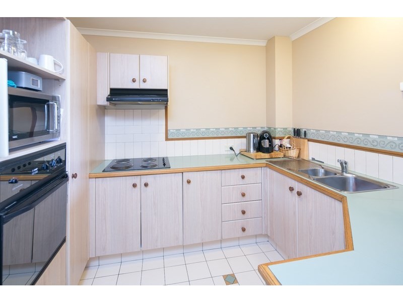 2/14-18 Jennifer Avenue, Runaway Bay QLD 4216