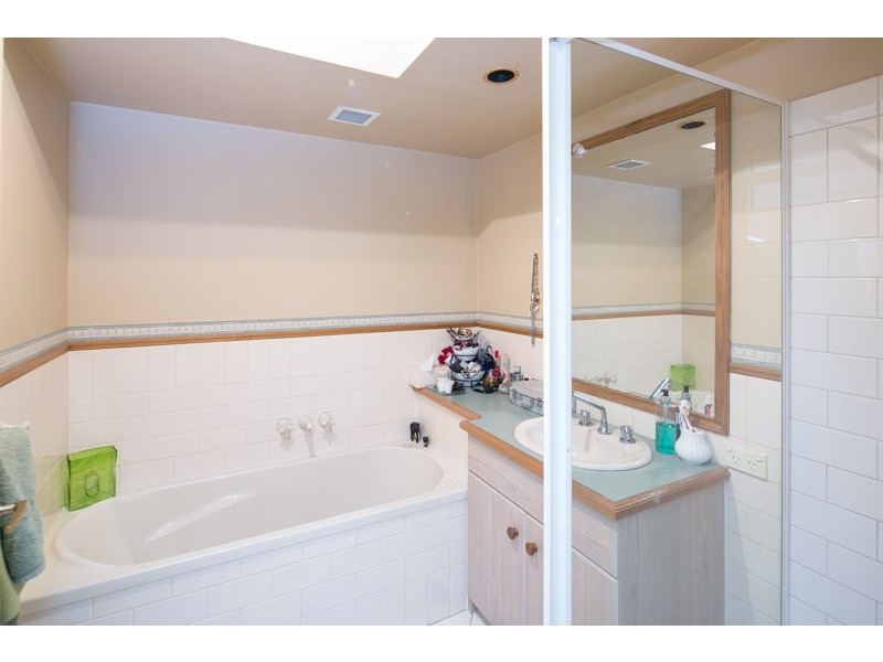 2/14-18 Jennifer Avenue, Runaway Bay QLD 4216