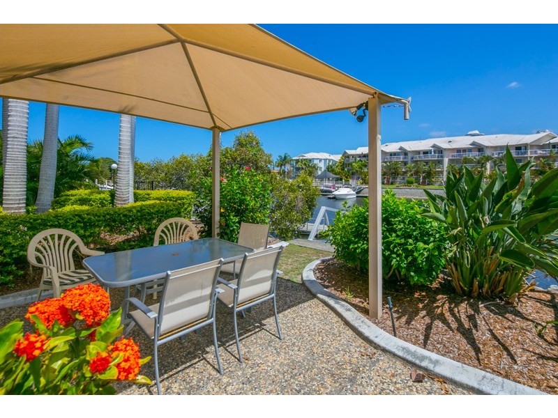 2/14-18 Jennifer Avenue, Runaway Bay QLD 4216