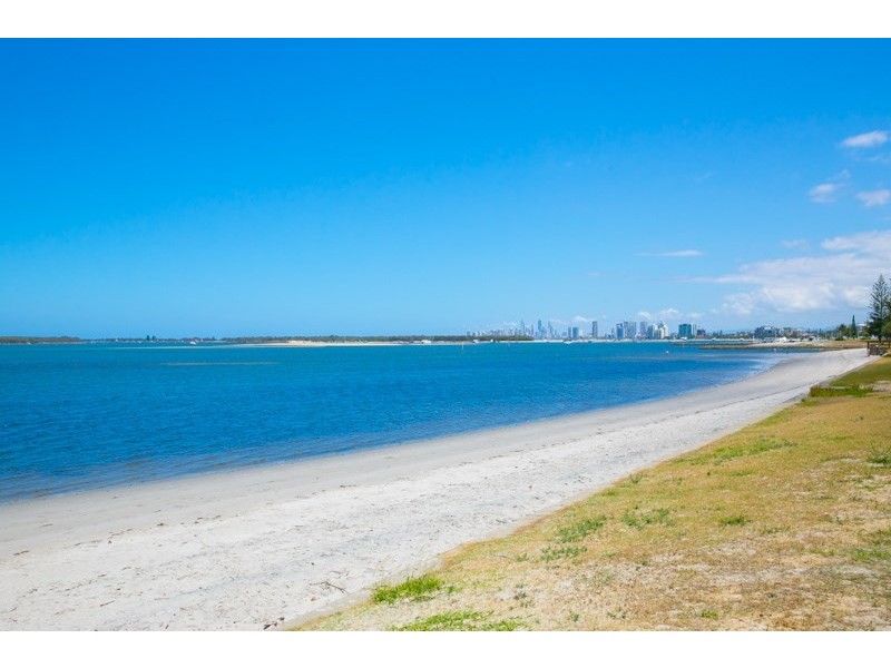 2/14-18 Jennifer Avenue, Runaway Bay QLD 4216