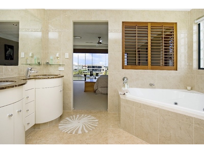 Hope Island QLD 4212