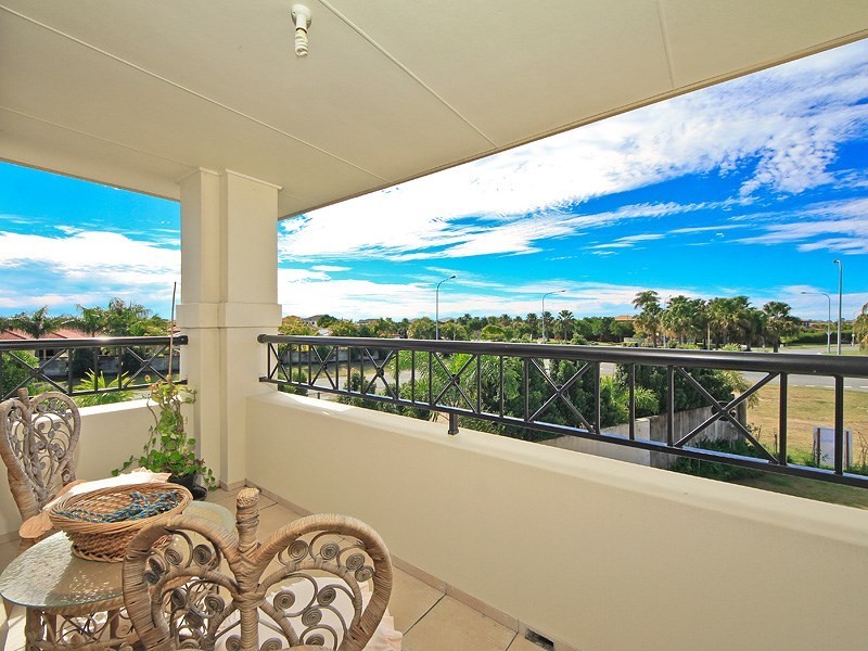 1 Ben Dalley Drive, Helensvale QLD 4212