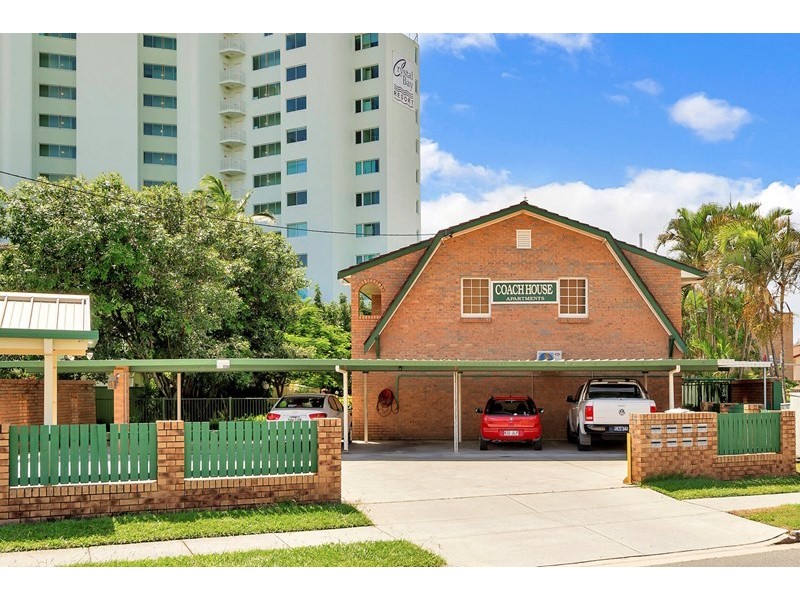 2/11 Frank Street, Labrador QLD 4215