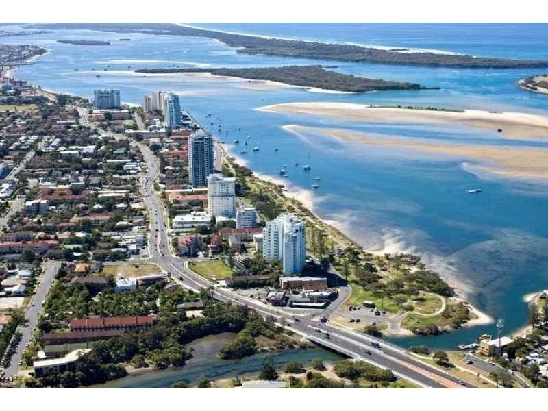 2/11 Frank Street, Labrador QLD 4215