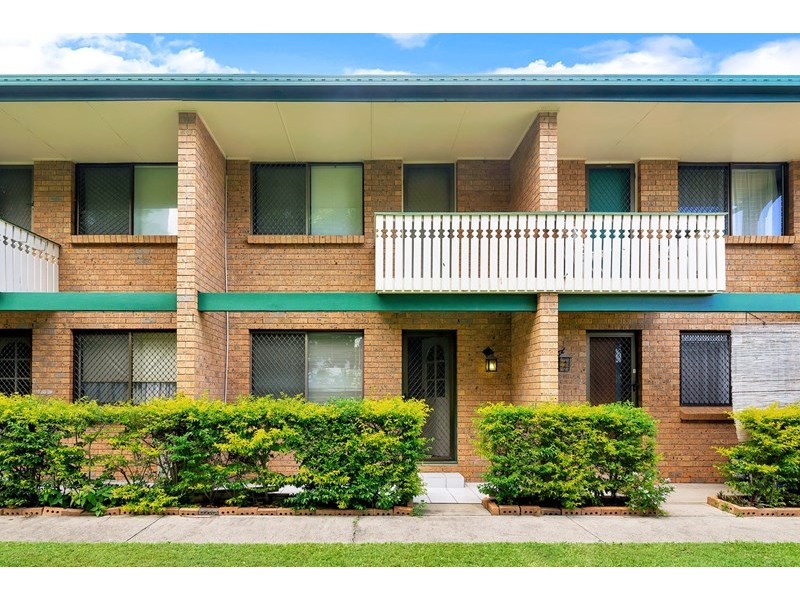 2/11 Frank Street, Labrador QLD 4215