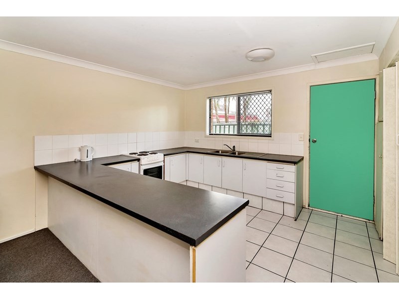 2/11 Frank Street, Labrador QLD 4215