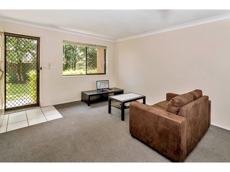2/11 Frank Street, Labrador QLD 4215