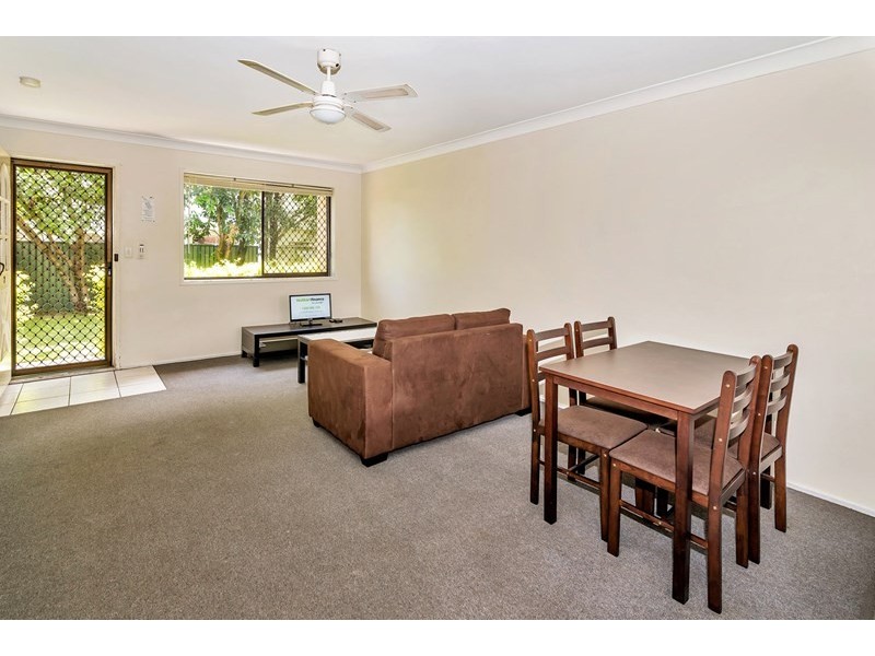 2/11 Frank Street, Labrador QLD 4215