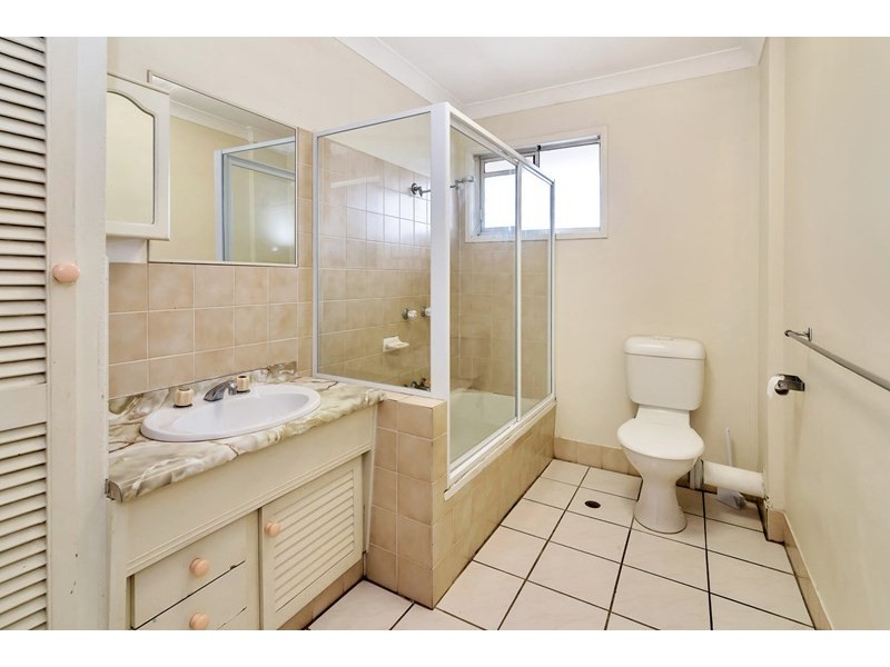 2/11 Frank Street, Labrador QLD 4215