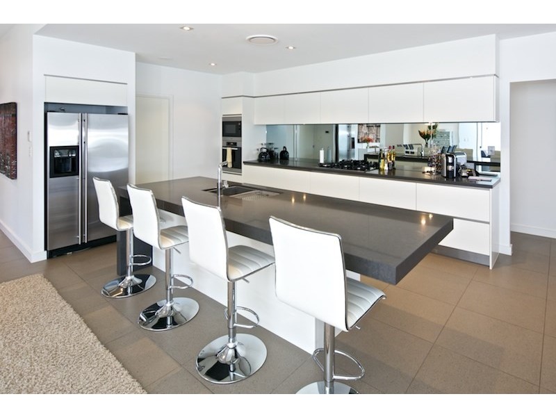 28 King Arthurs Court, Paradise Point QLD 4216