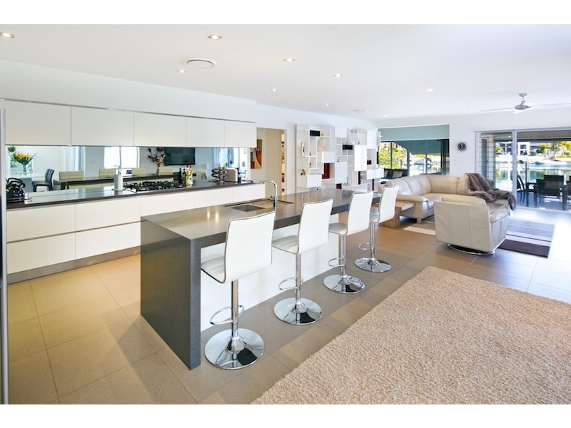 28 King Arthurs Court, Paradise Point QLD 4216