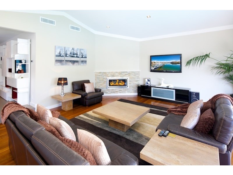28 King Arthurs Court, Paradise Point QLD 4216