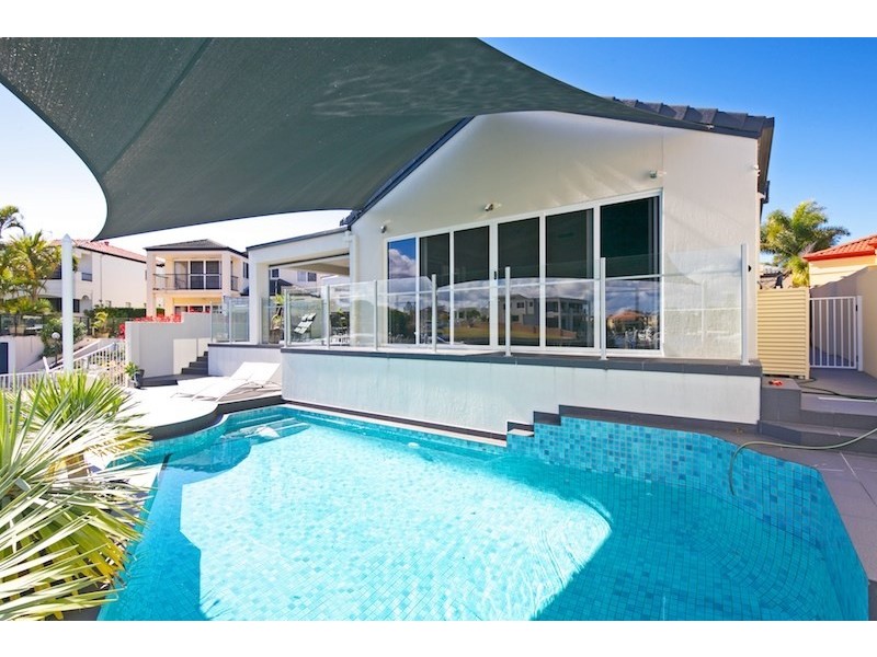 28 King Arthurs Court, Paradise Point QLD 4216