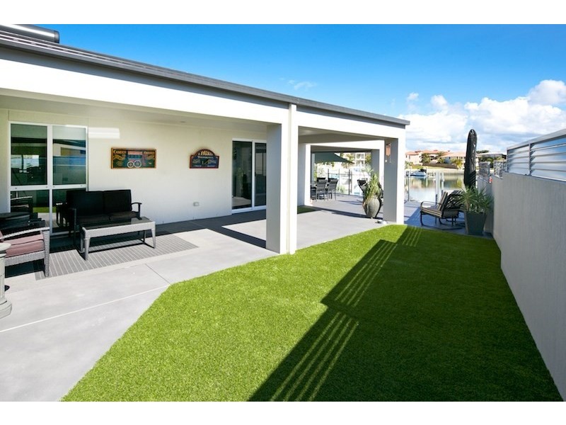 28 King Arthurs Court, Paradise Point QLD 4216