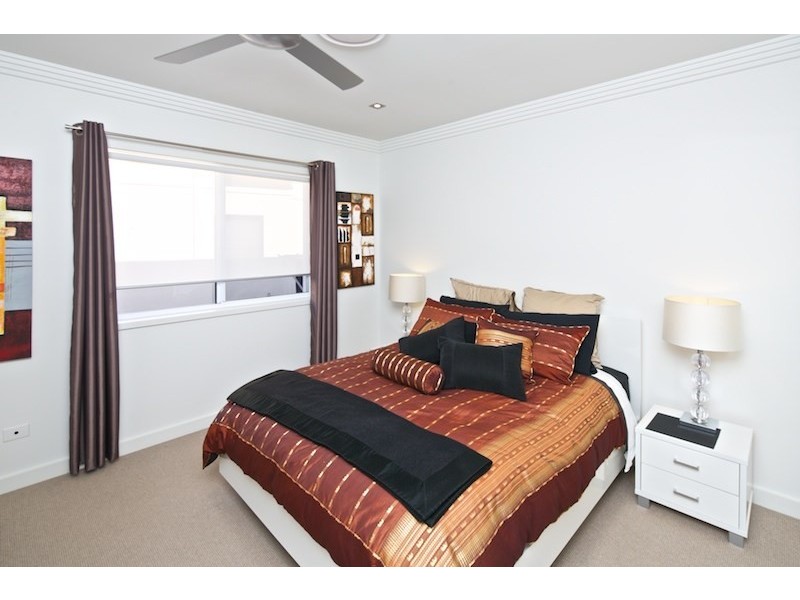 28 King Arthurs Court, Paradise Point QLD 4216