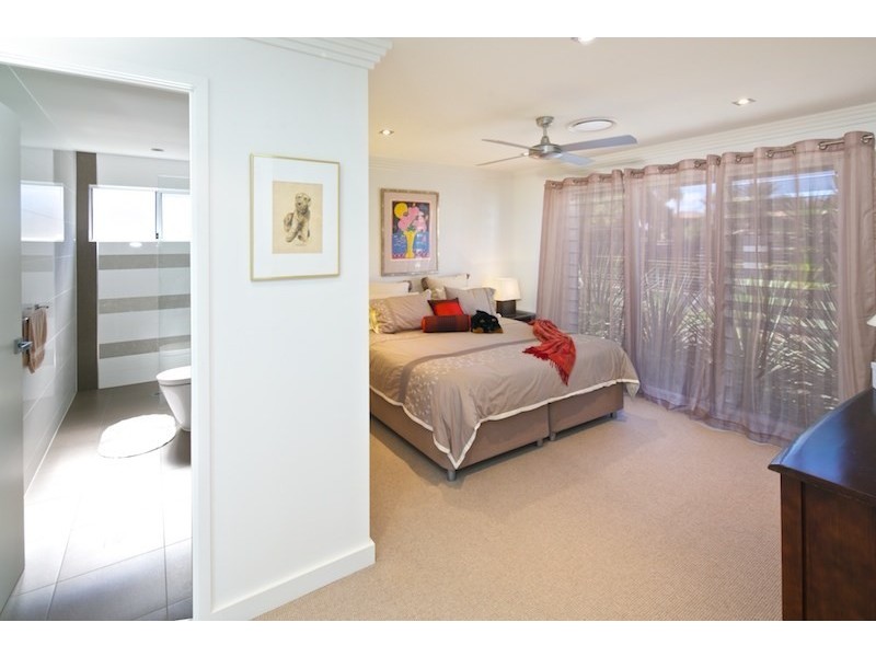 28 King Arthurs Court, Paradise Point QLD 4216