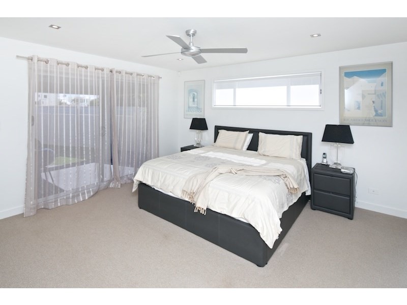 28 King Arthurs Court, Paradise Point QLD 4216