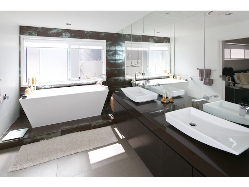 28 King Arthurs Court, Paradise Point QLD 4216