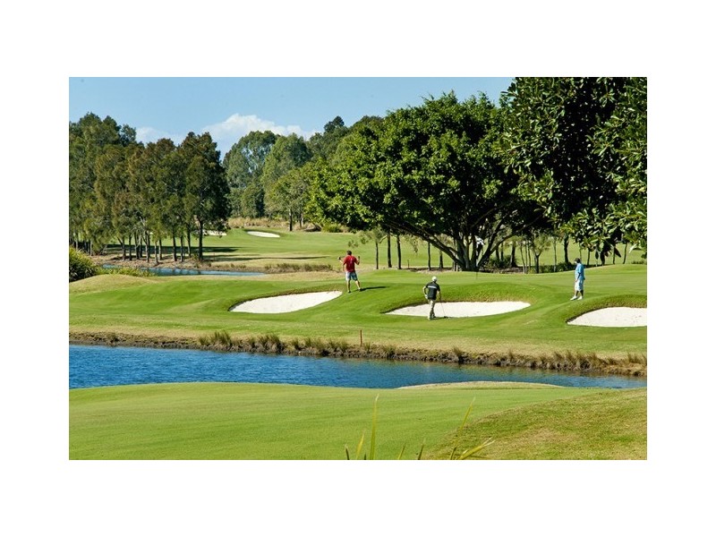 39 Sickle Avenue, Hope Island QLD 4212