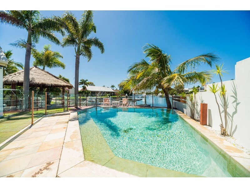 7 Jennifer Avenue, Runaway Bay QLD 4216