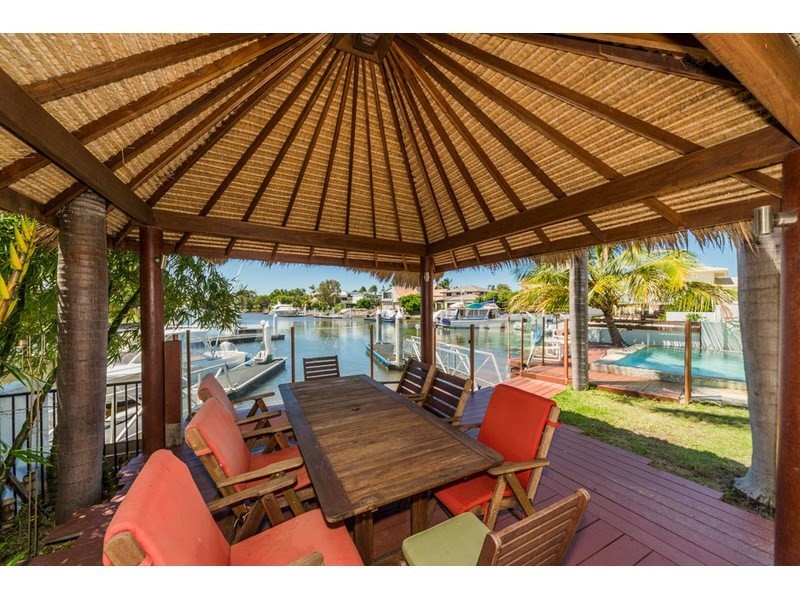 7 Jennifer Avenue, Runaway Bay QLD 4216