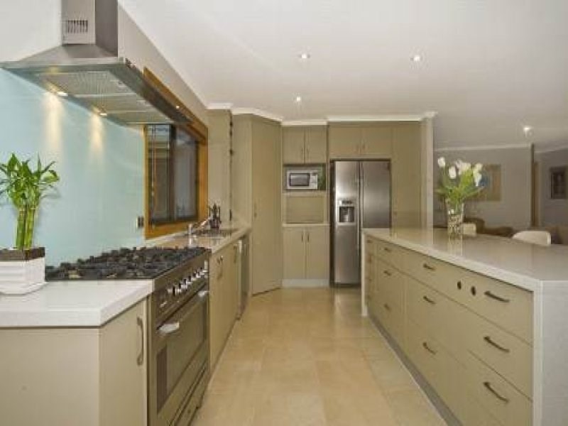 7 Jennifer Avenue, Runaway Bay QLD 4216