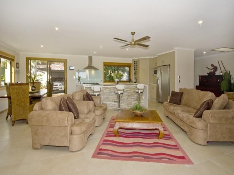 7 Jennifer Avenue, Runaway Bay QLD 4216