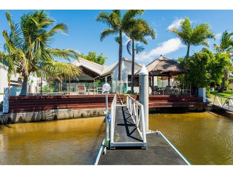 7 Jennifer Avenue, Runaway Bay QLD 4216