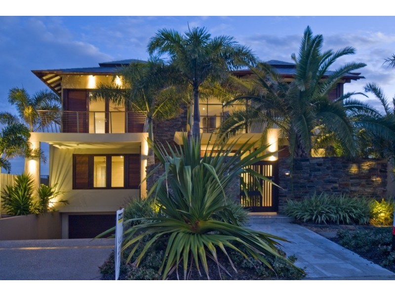 34 Hampton Court, Paradise Point QLD 4216